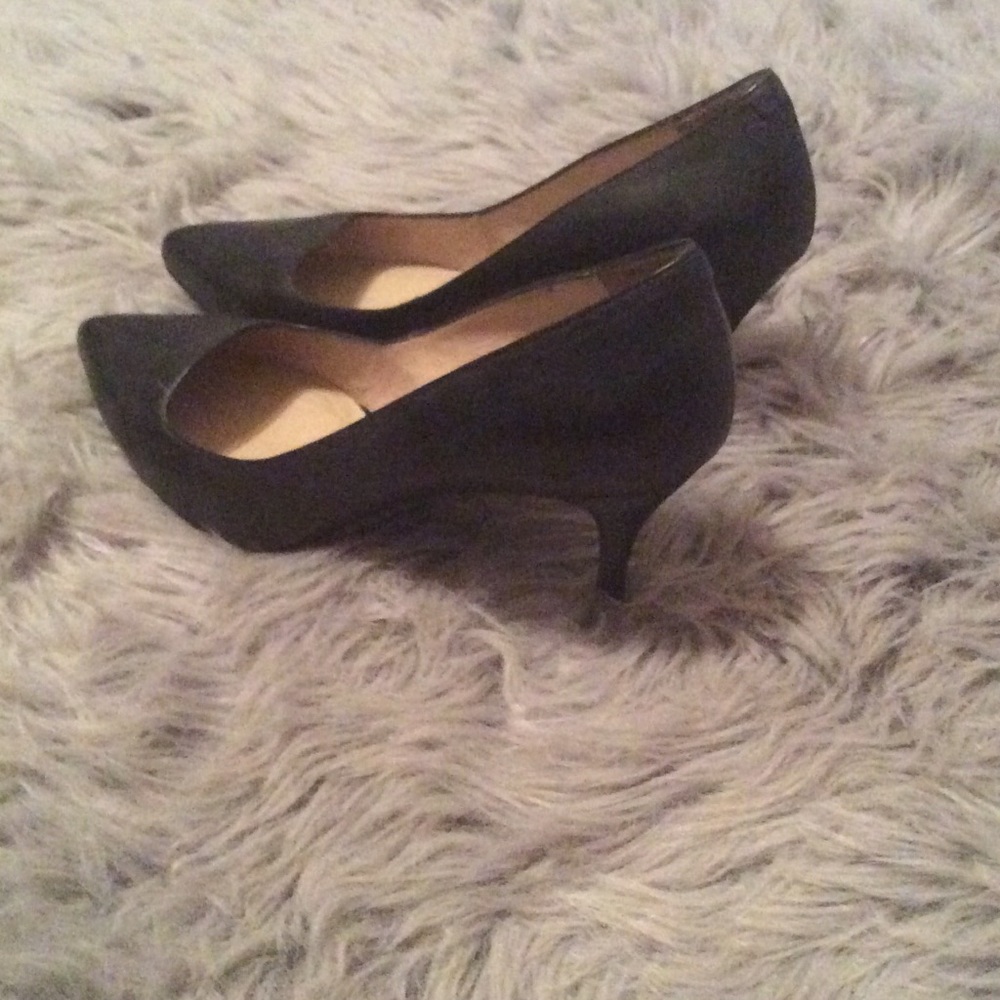 Black pumps